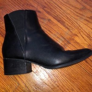 Black Pointed Toe Chelsea Boot